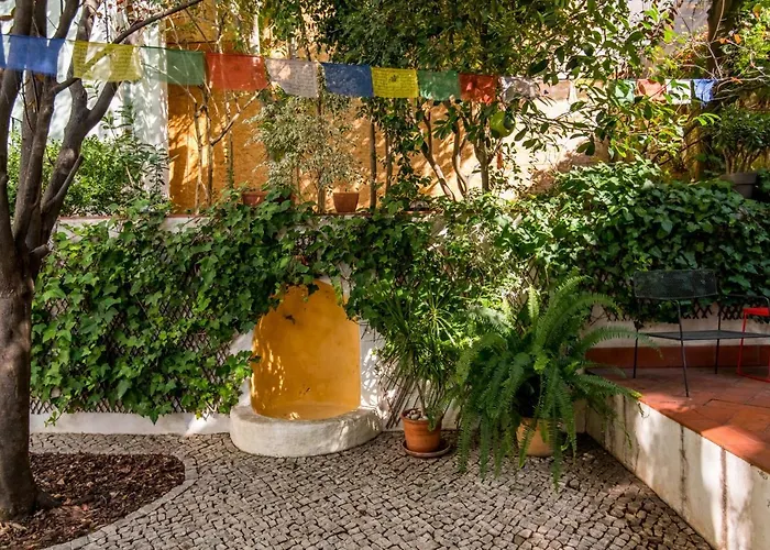 Lost :: Avenida House